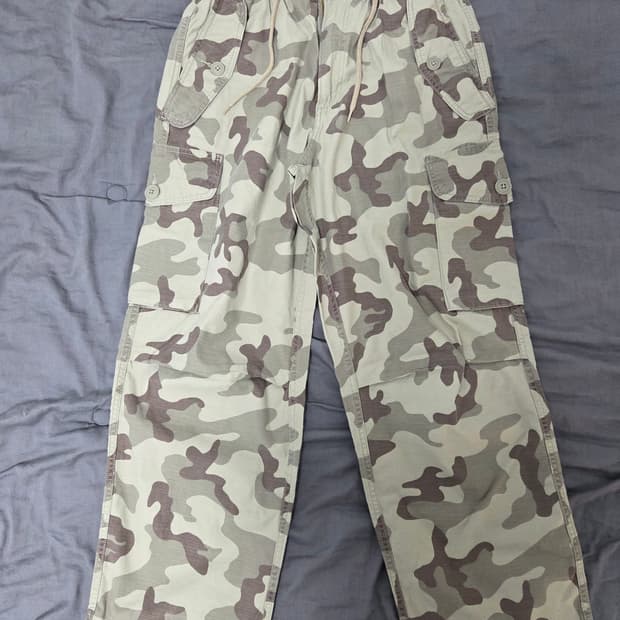 리바이스 카모팬츠 30사이즈 판매합니다