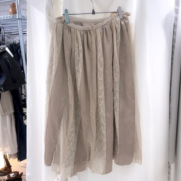 베이지 플레어 미디 스커트