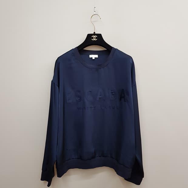 에스까다 2024 화이트 라벨 로고 맨투맨 L사이즈