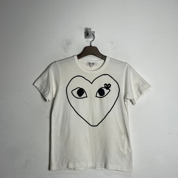 꼼데가르송 플레이 화이트 하트 반팔 티셔츠