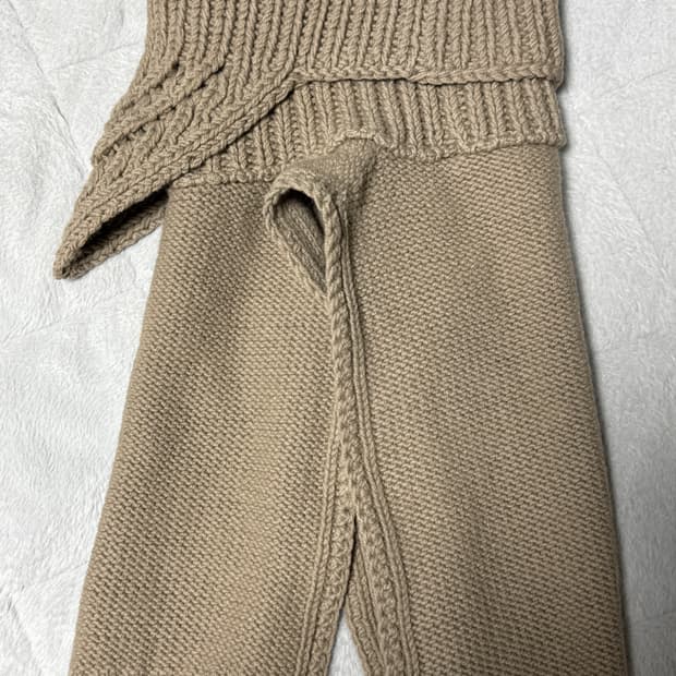 더솔로이스트 2017AW 울 반다나 넥워머 베이지컬러