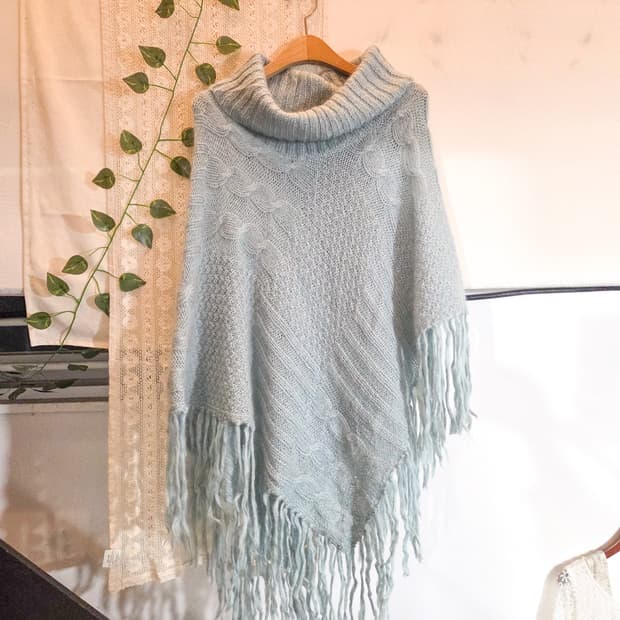 물빛 모헤어 케이프 니트