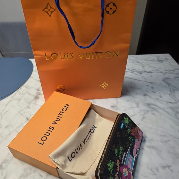 루이비통 2023 크리스마스 지피 월릿 한정판 (정품 세제품)