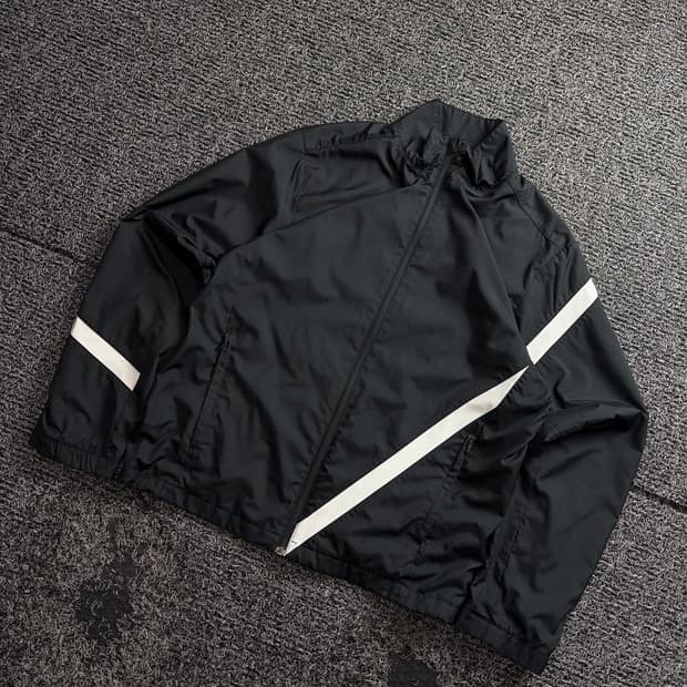 나이키 사선라인 디테일 에슬레틱 바람막이 3290