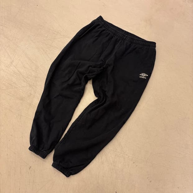 엄브로 스몰로고 박시 조거 팬츠