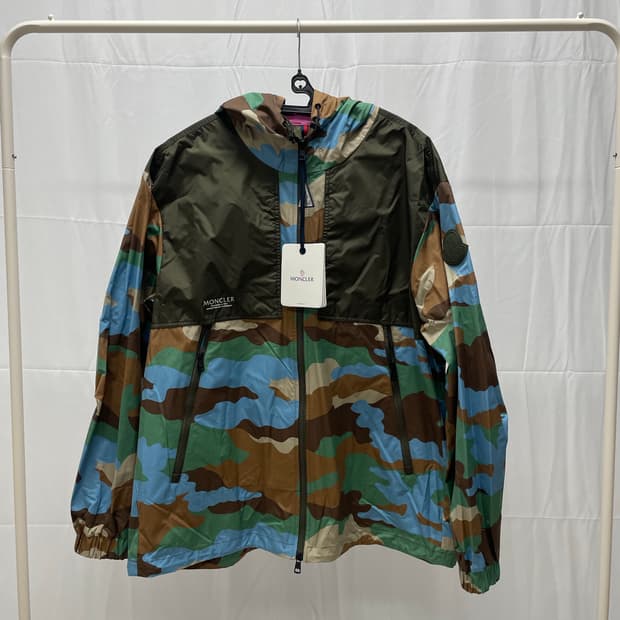 [새상품급/택구성] 몽클레어 쿤데 카모플라쥬 후드 바람막이 자켓 [4]