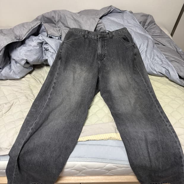 [2] 해칭룸 와이드커브드진 블랙