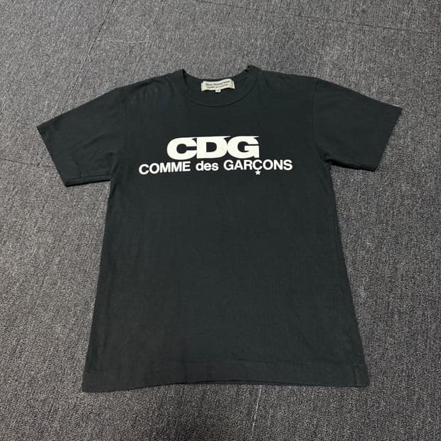 CDG 꼼데가르송 로고 반팔티