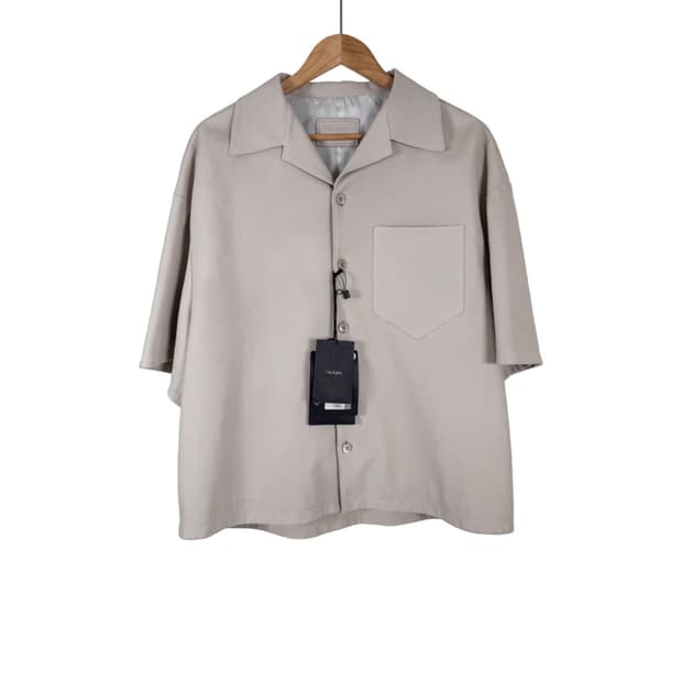 [50] 프라다 남성 나파 레더 삼각로고 램스킨 반팔 셔츠 자켓 베이지