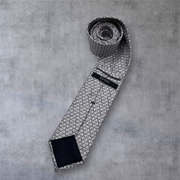 구찌 Gucci 라이트그레이 인터로킹 G 패턴 실크 넥타이