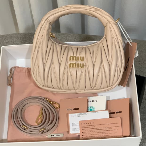 미우미우 완더백 마테라쎄 나파레더 호보백 미니 파우더핑크 5bp078