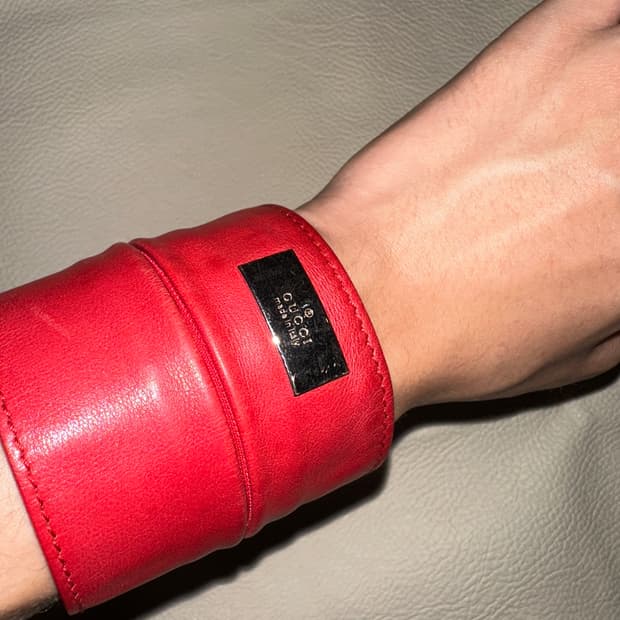 GUCCI by Tom Ford 레더 벨크로 커프 브레이스릿