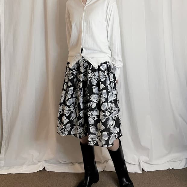 Flower Pleats Midi Skirt - Black