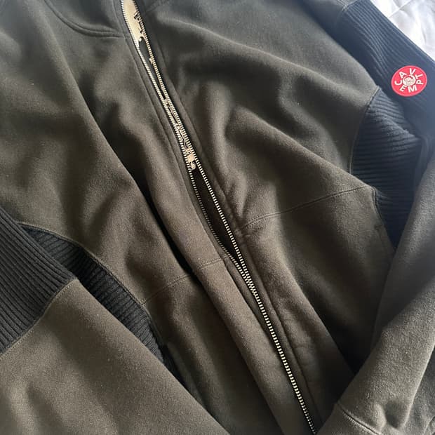 [L] 카브엠트 와이드 립 컷 집업 자켓