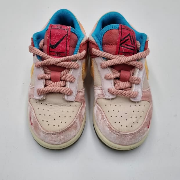 소셜스테이터스 x 나이키 덩크 로우 스트로베리 150 솔닷케어완료