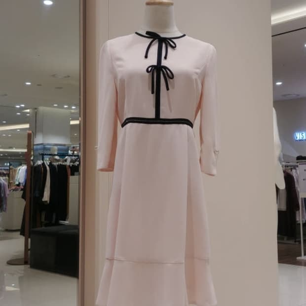 [66]라인 리본 포인트 원피스