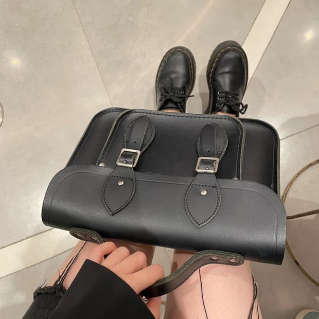 The leather satchel bag uk