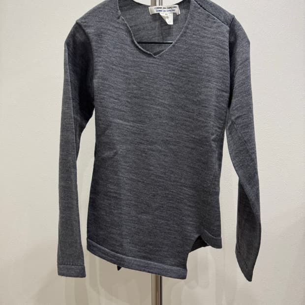 꼼데가르송 비대칭 울 니트 슬리브