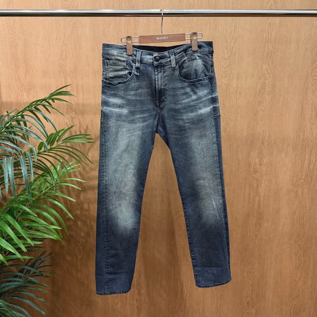 R13 알썰틴 스트레이트 워싱 데님 팬츠 백포켓 로고 디테일 흑청