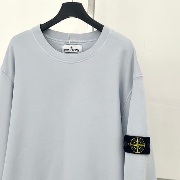 스톤아일랜드 와펜 베이비블루 맨투맨 