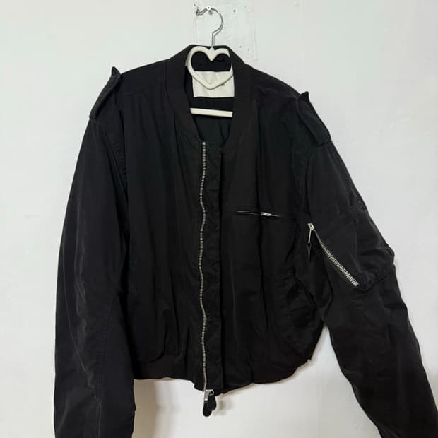 엔타이어 스튜디어 봄버