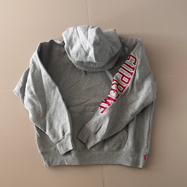 슈프림 기모 후드티 팝니다. 