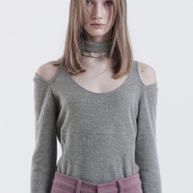 페인츄얼 컷아웃 스카프 블루 니트