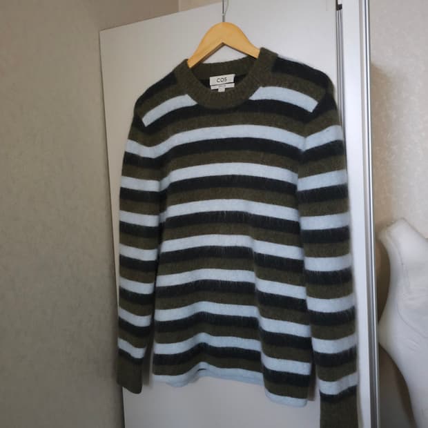 COS 스트라이프 양모 니트 스웨터
