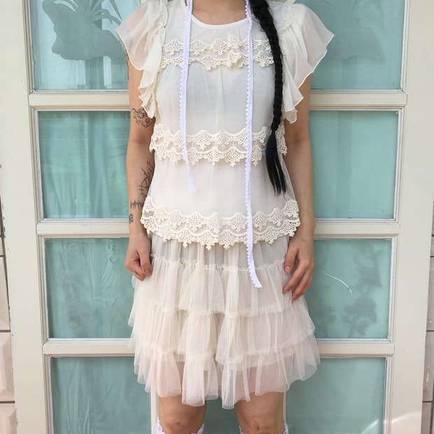 Ornament lace layer blouse