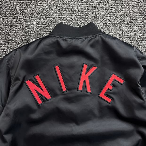 나이키 신형 에어 빅로고 사틴 바시티 자켓 2560