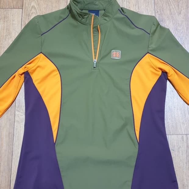 1084 코오롱 아웃도어 반집업 90 사이즈입니다