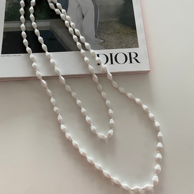 빈티지화이트 비즈 롱 목걸이