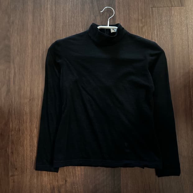 입생로랑 하프넥 울 니트