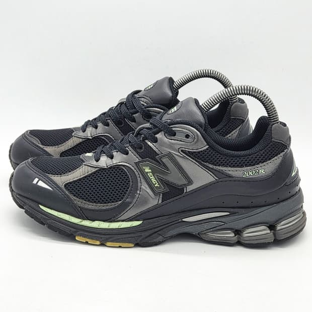 뉴발란스 x 제이크루 2002R 블랙 파우더 그린 (255 D)