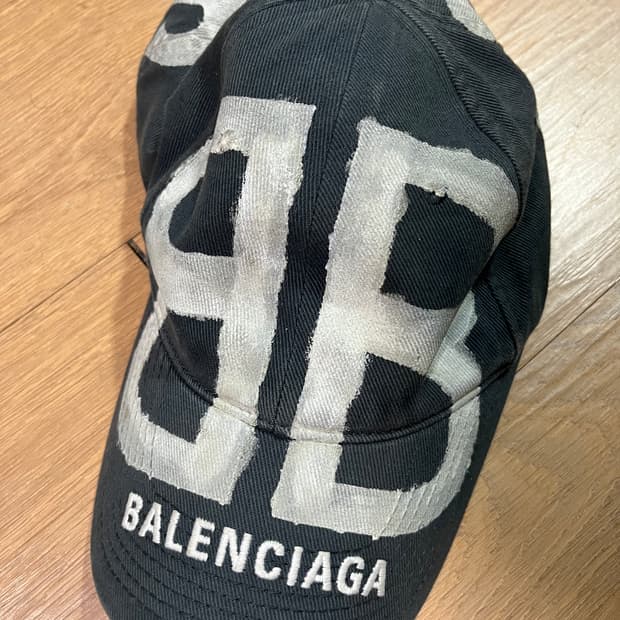 발렌시아가 스프레이드 캡