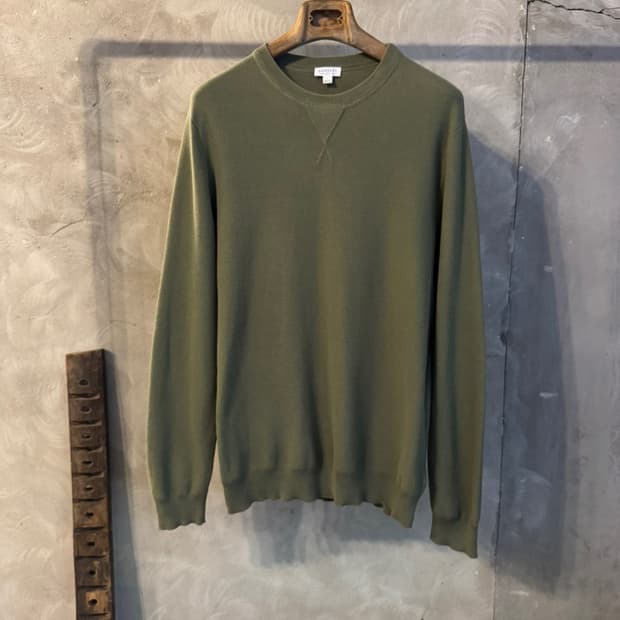 선스펠 크루넥 니트 100