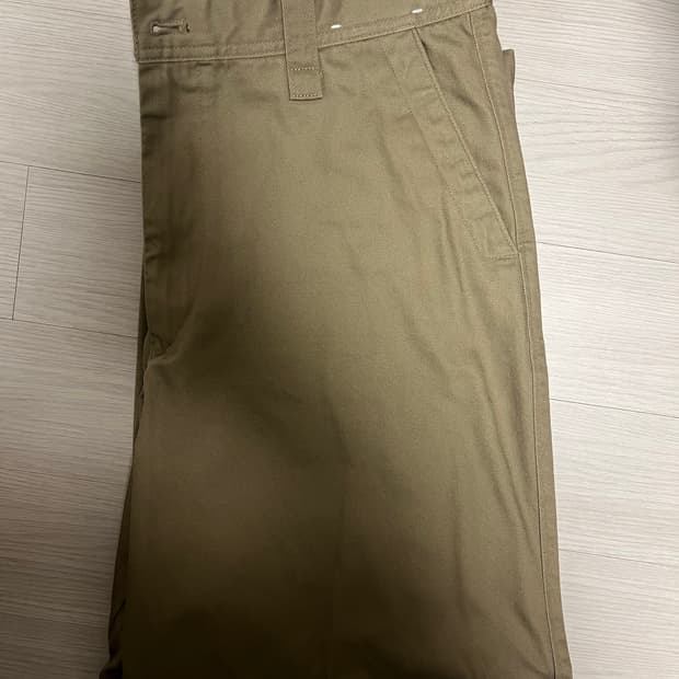 유니클로 와이드핏 치노팬츠 88사이즈