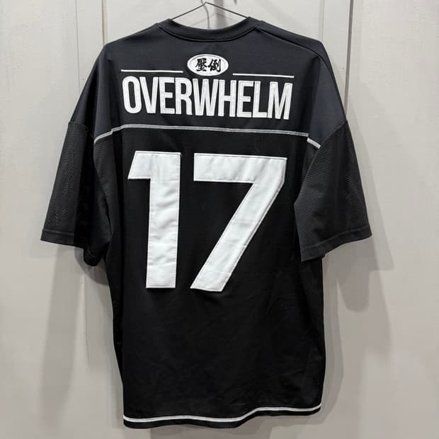 M 압도 오버헬름 건담포스 브이넥 반팔 티셔츠 블랙 