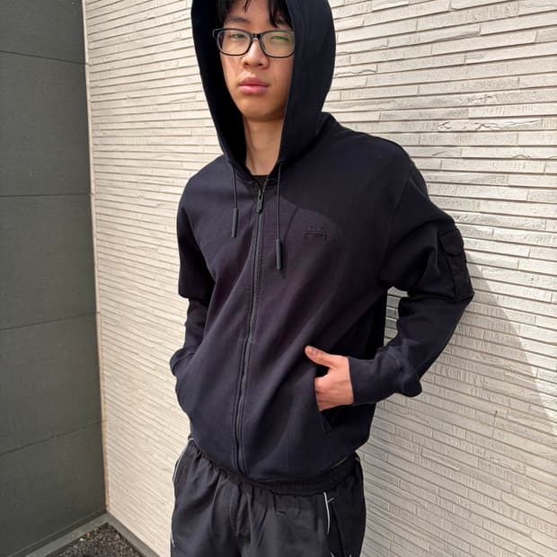 어콜드월 후드집업