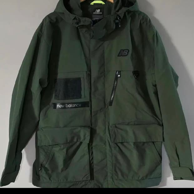 뉴발란스 UNI 유틸리티 카고 바람막이자켓. 
싸이즈 100~105. 새