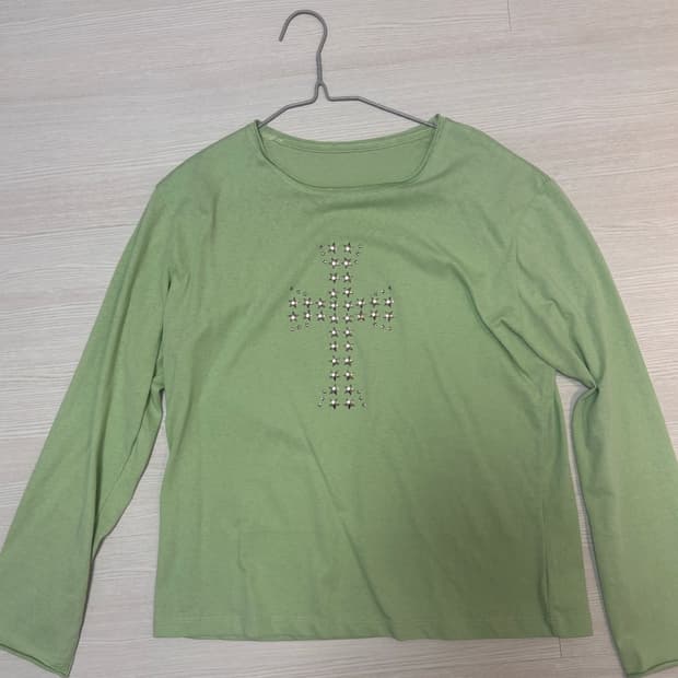 십자가 모양 얇은 긴팔티셔츠