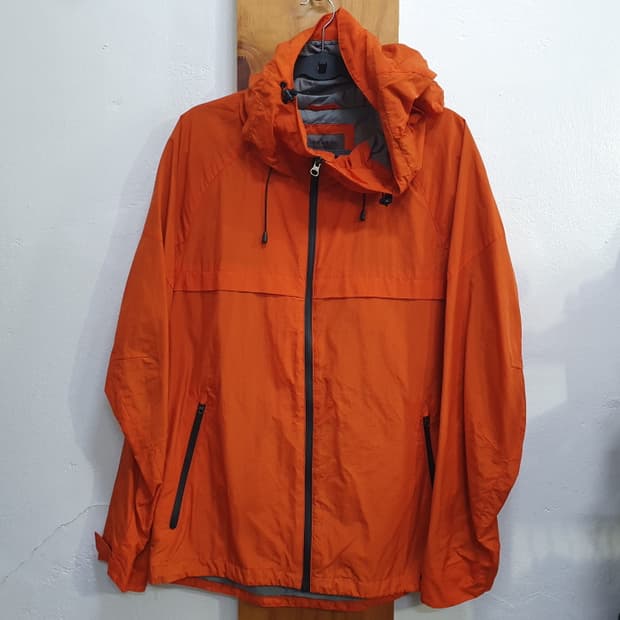 지오다노 바람막이 후드자켓(100)