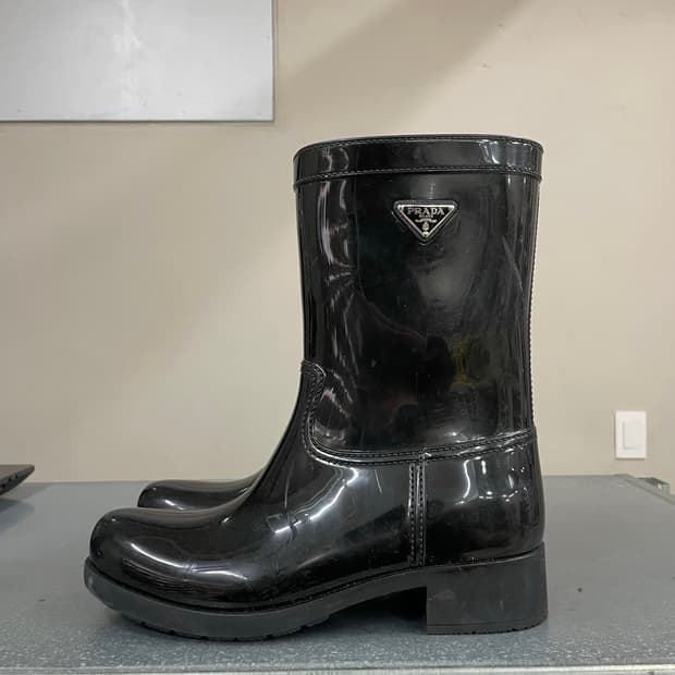 프라다 러버 트라이앵글 로고 레인부츠 EU38 (gr-3760)