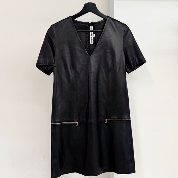 아크네 스튜디오 램스킨 브이넥 원피스