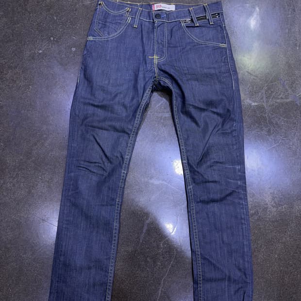 리바이스 513 슬림 스키니 레그 지퍼 디테일 데님팬츠 32