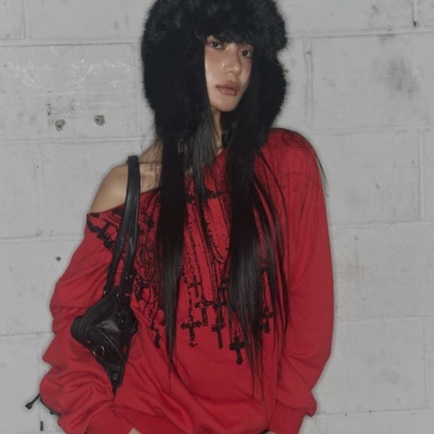 NECKLISS ONE-SHOULDER SWEATSHIRT (RED)