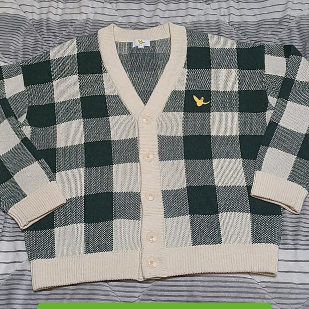 와릿이즌 오버핏 두꺼운가디건 실측105 가슴66 기장70