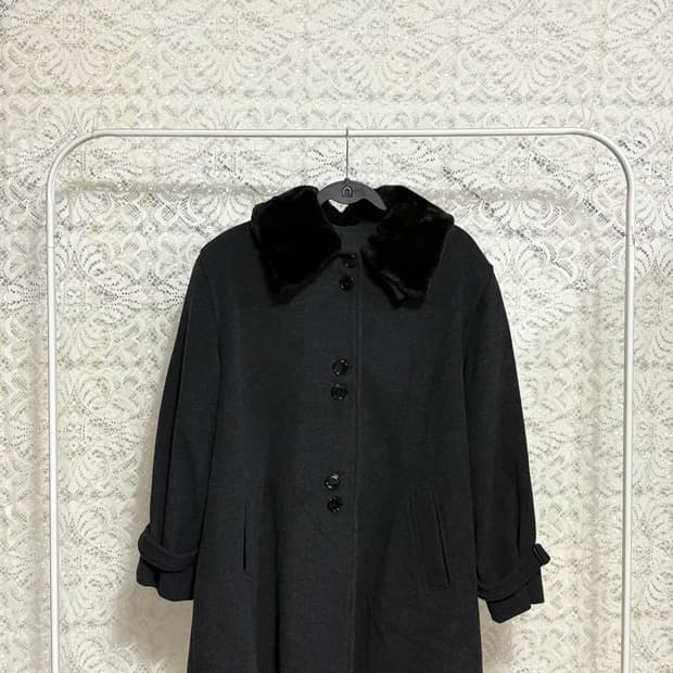 블랙 카라 퍼 포인트 자켓
