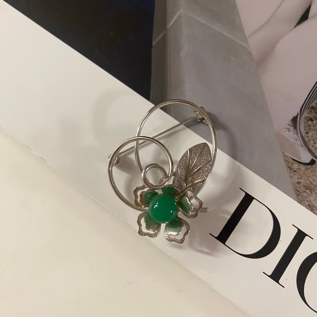 플라워 그린 브로치