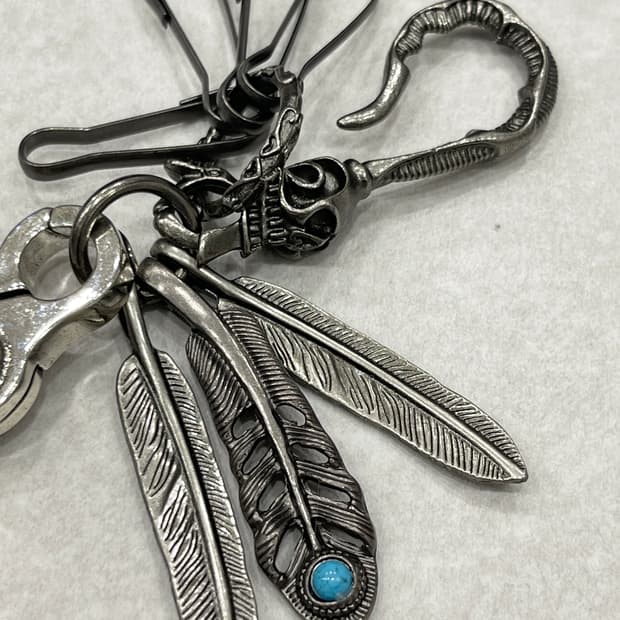 빈티지 스컬 페더 키링